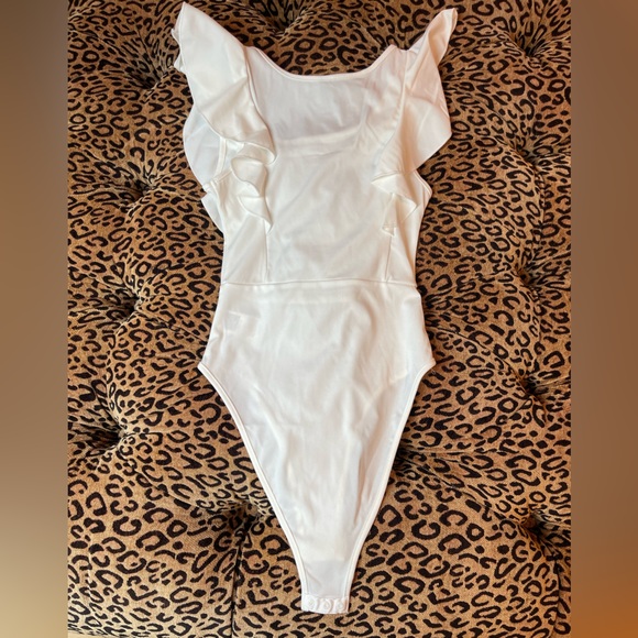 SHEIN Clasi Solid Ruffled Cheeky-Cut Bodysuit - Picture 2 of 4